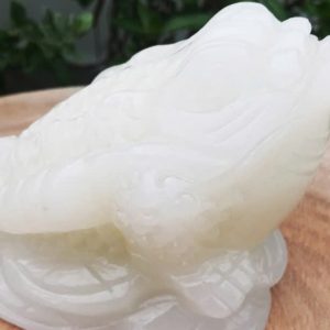 White calcite toad medium size 13cm