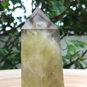 Medium size 7cm yellow quartz stone pillar with wide base